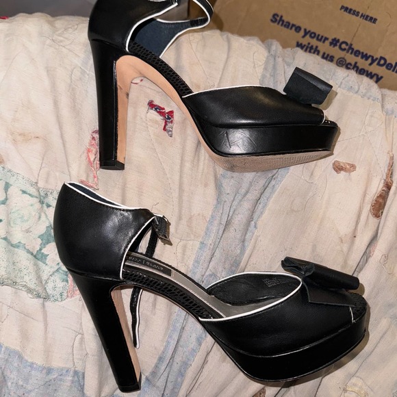 Black Heels with Bow Size 7 - Picture 6 of 7